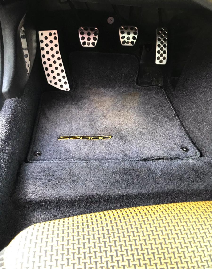 Детали интерьера Honda S2000 CR (AP2) 2008 года  (NA) (фото 41 из 56)